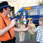 Toussini Mitmachzirkus auf der Straße