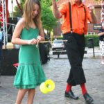 Toussini Mitmachzirkus auf der Straße